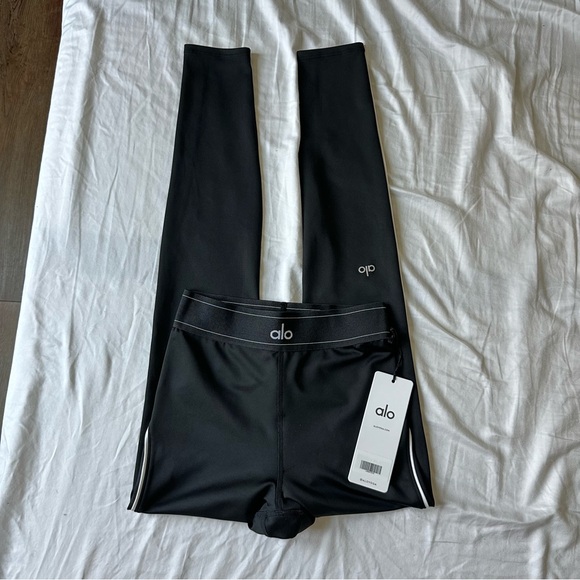 SOLD // NWT Alo Airlift High-Waist Suit Up Legging - Black/White (Size Small) - Picture 4 of 9